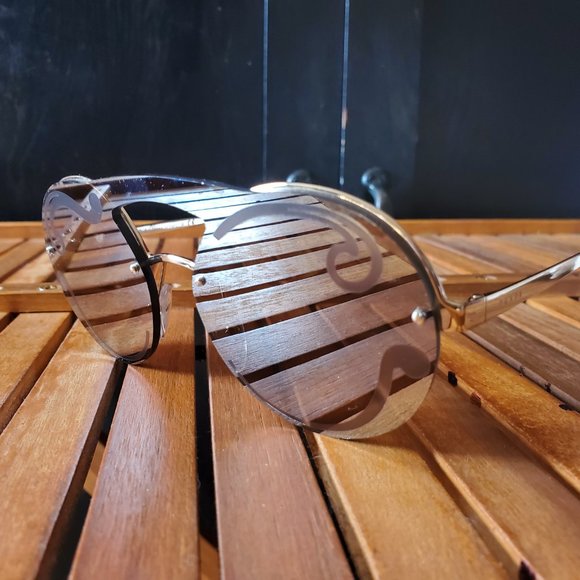 PRADA - Picture 3 of 5